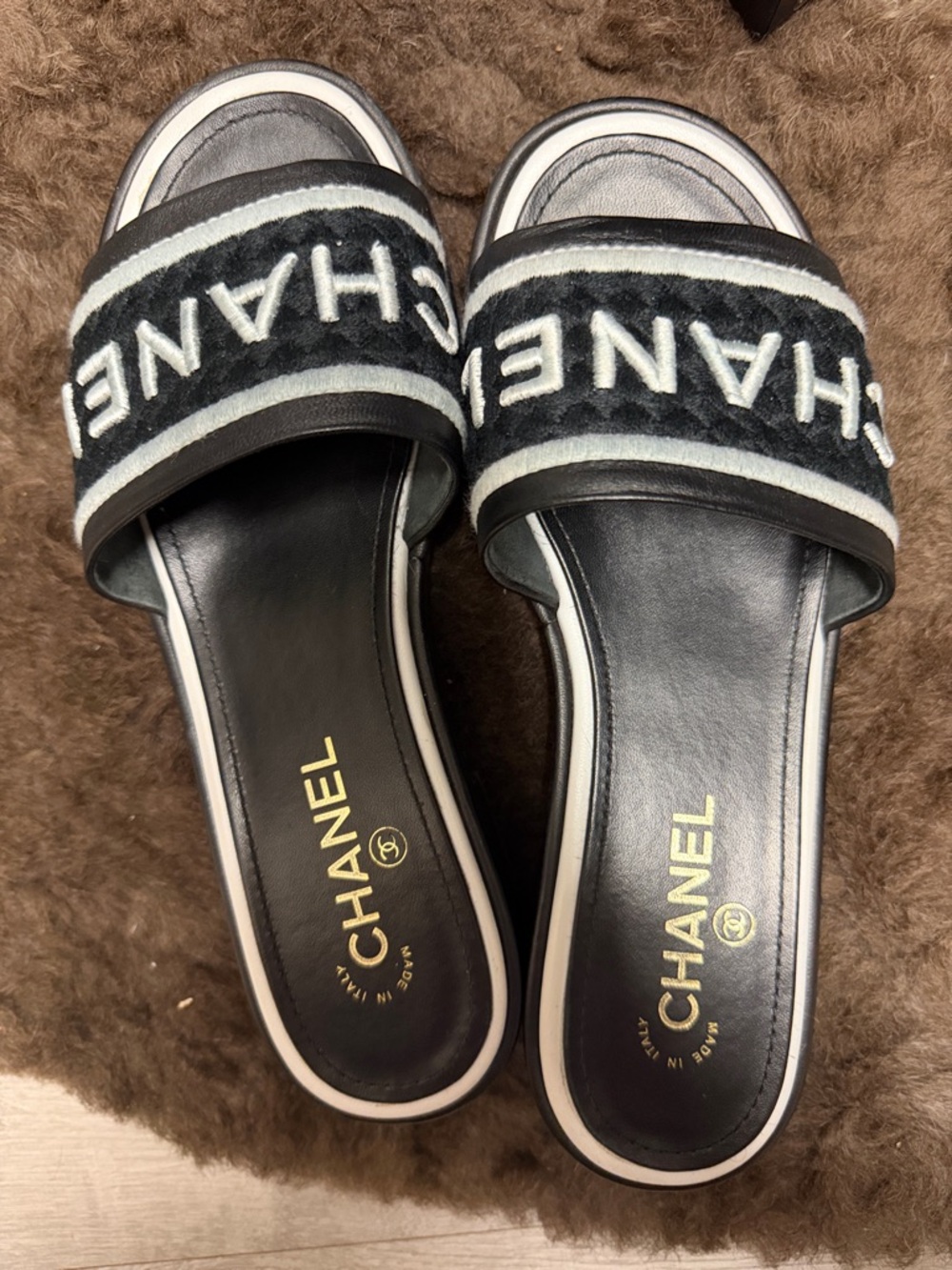 Authentic! CHANEL Black and White Quilted Logo Slide Mules Sandals  size 39.5 - Picture 5 of 13